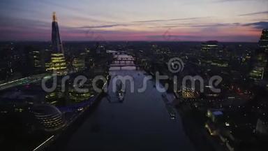 城市上空飞行摄像机的漂亮录像